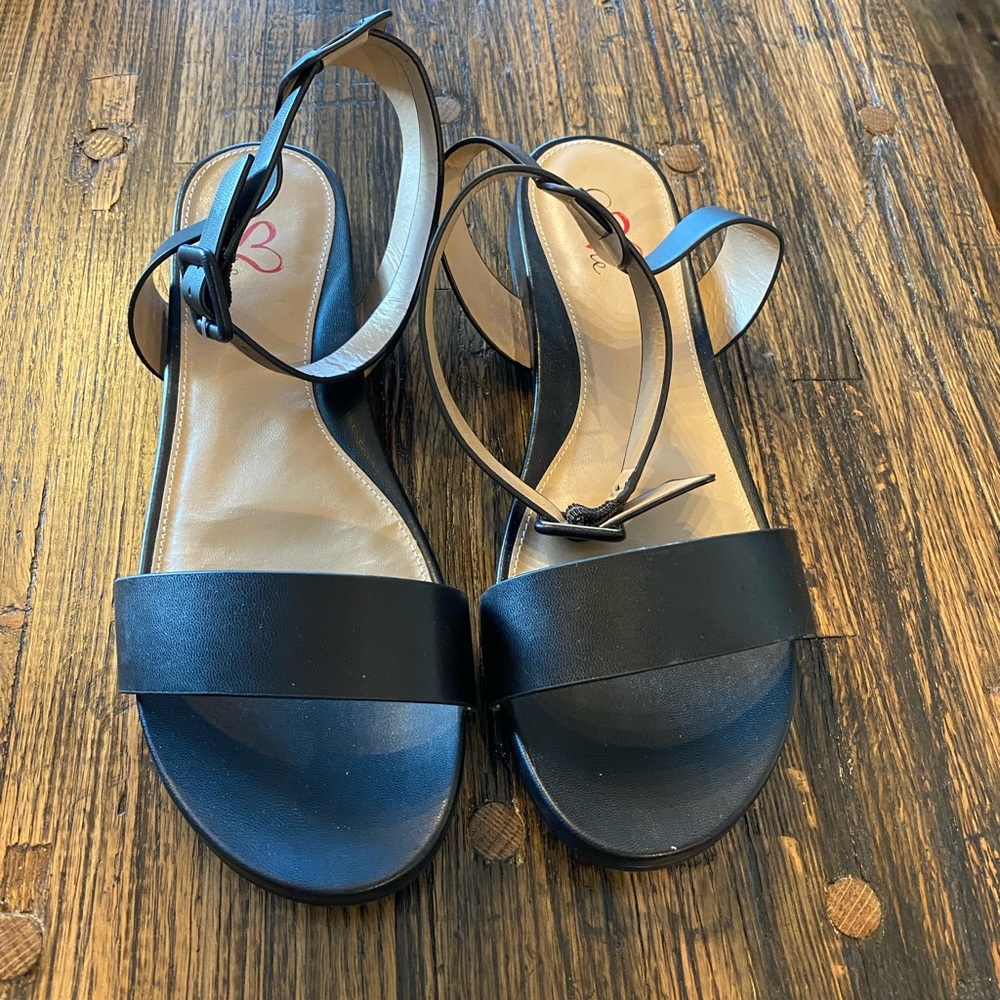 New. Amore Women’s Black Ankle Strap Sandals.